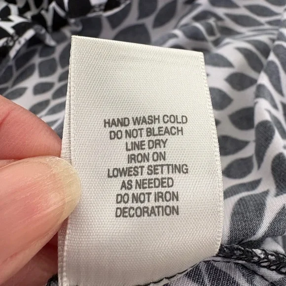 Dress-Barn Black and White Sleeveless Patterned Maxi Dress Size 8 - Picture 9 of 9